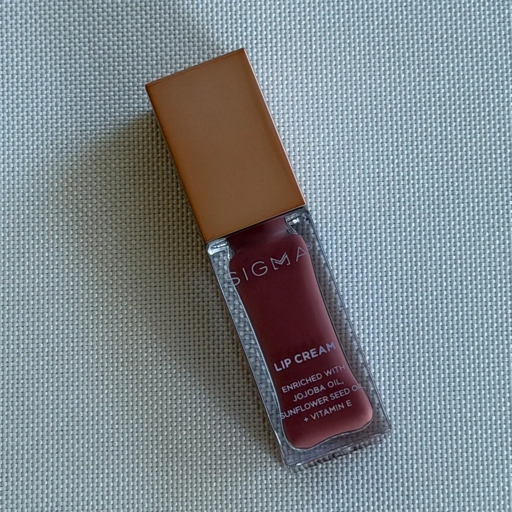 NWT Sigma Beauty Lip Cream